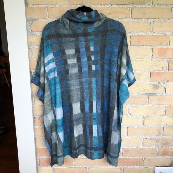 Robert Kitchen Sweater Poncho - Picture 3 of 3